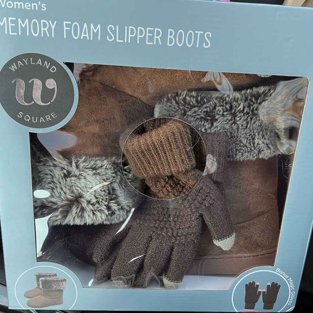 Woman’s memory foam glove and boot set